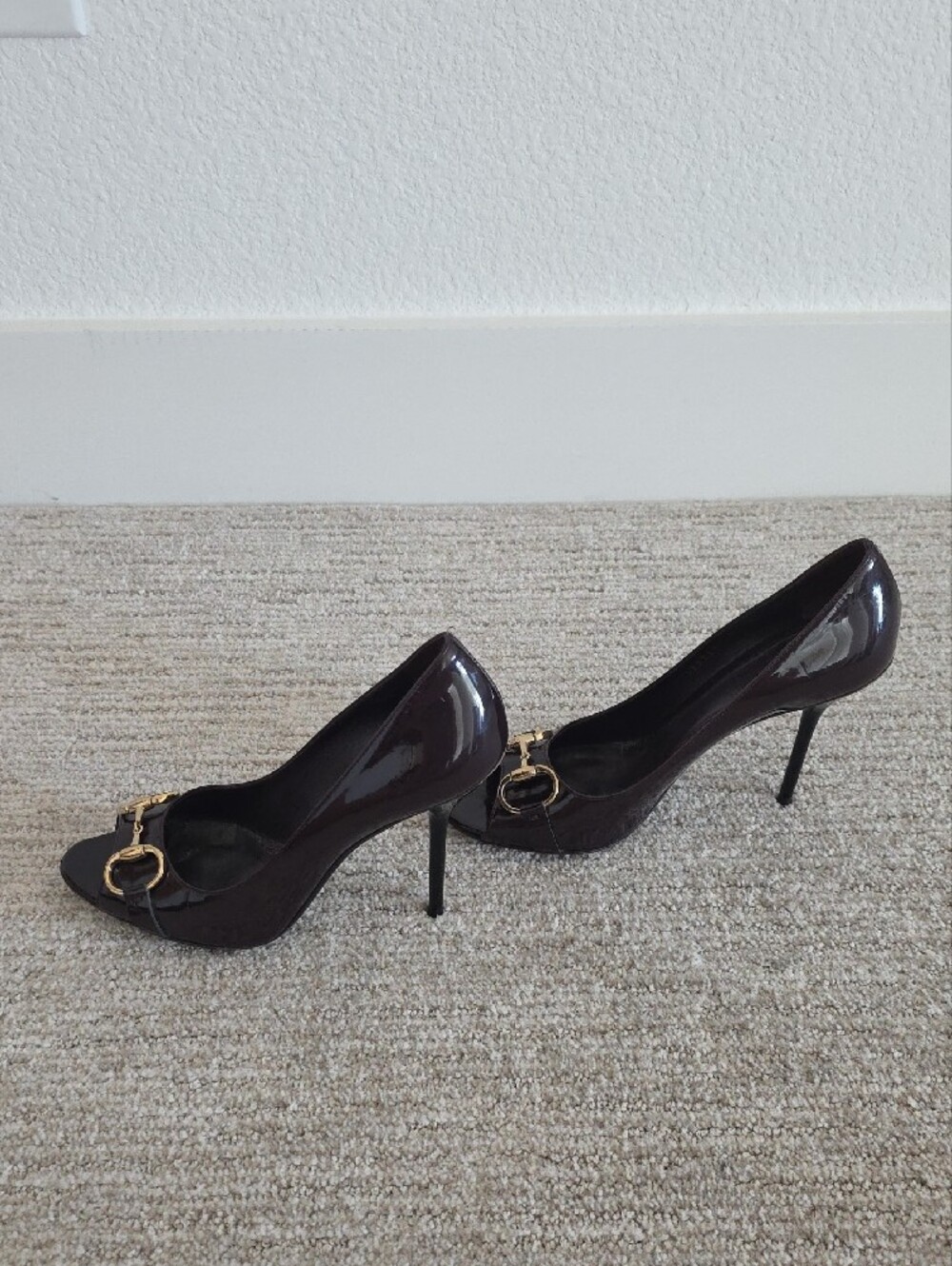 Gucci Patent Leather Peep-Toe Pumps with Gold Horsebit - Deep Purple - Picture 3 of 10
